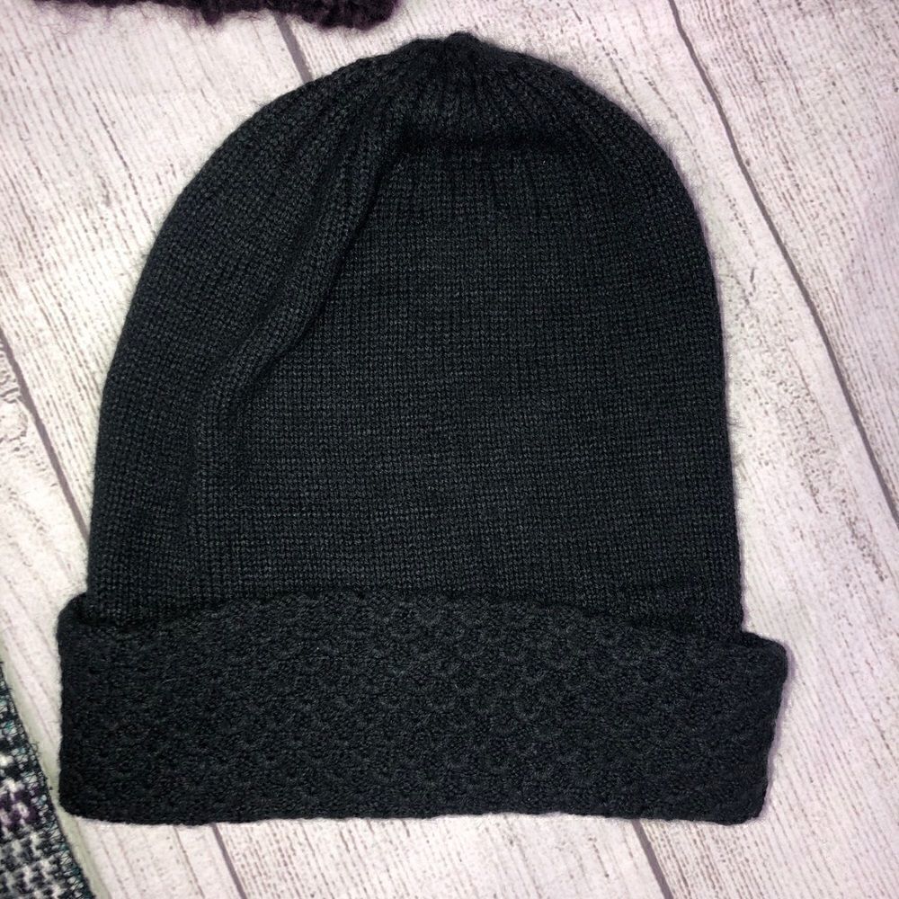 AE outfitters, merona beanie, plaid scarf - Picture 3 of 6